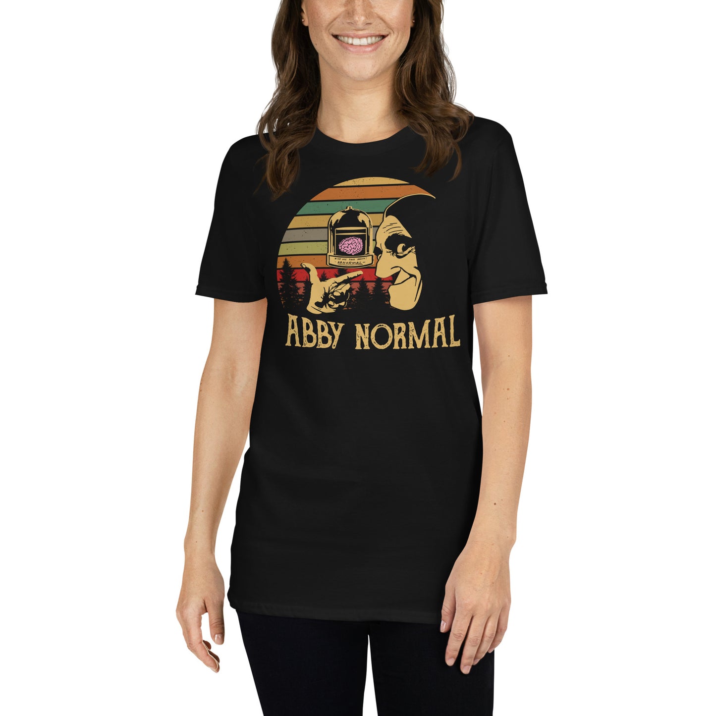 mujer con camiseta abby normal igor el jovencito frankenstein negra