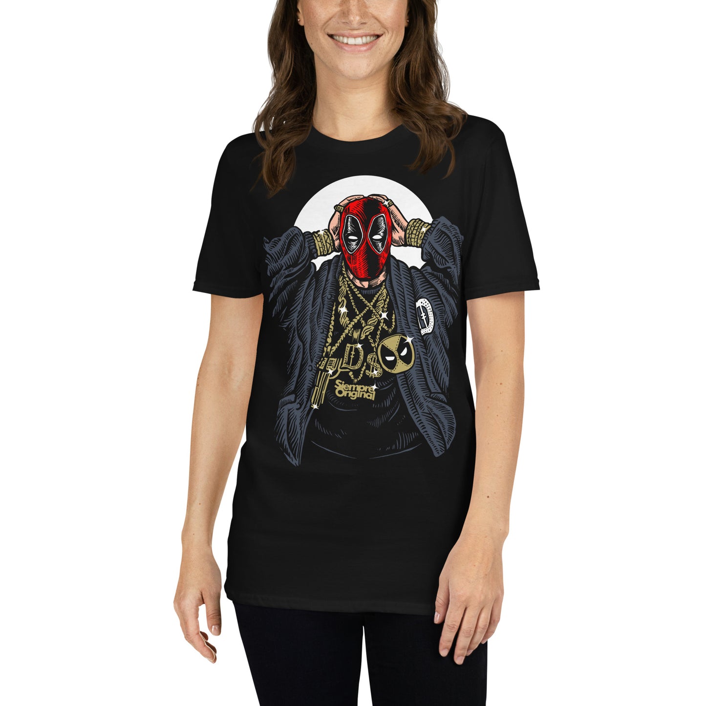 mujer con camiseta deadpool gangsta negra