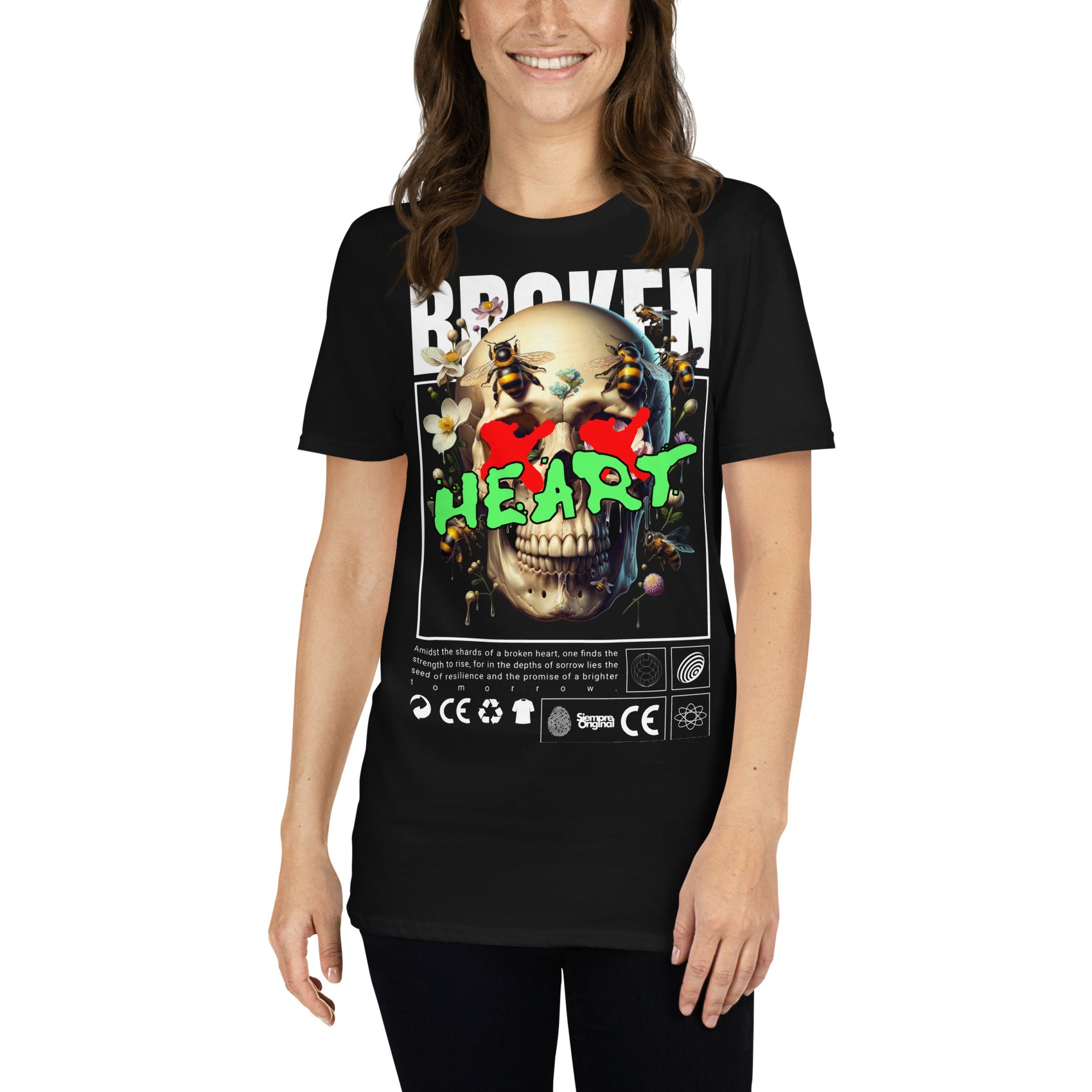 mujer con camiseta broken heart corazon roto siempre original skull en color negro