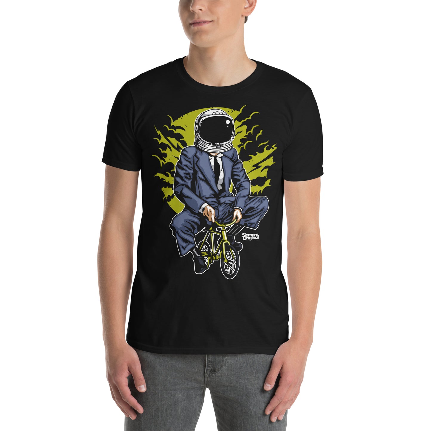 hombre con camiseta business trip astronauta siempre original urban en color negro