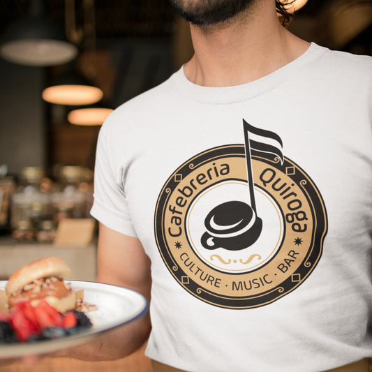 Hombre con camiseta blanca Cafebrería Quiroga de La que se avecina
