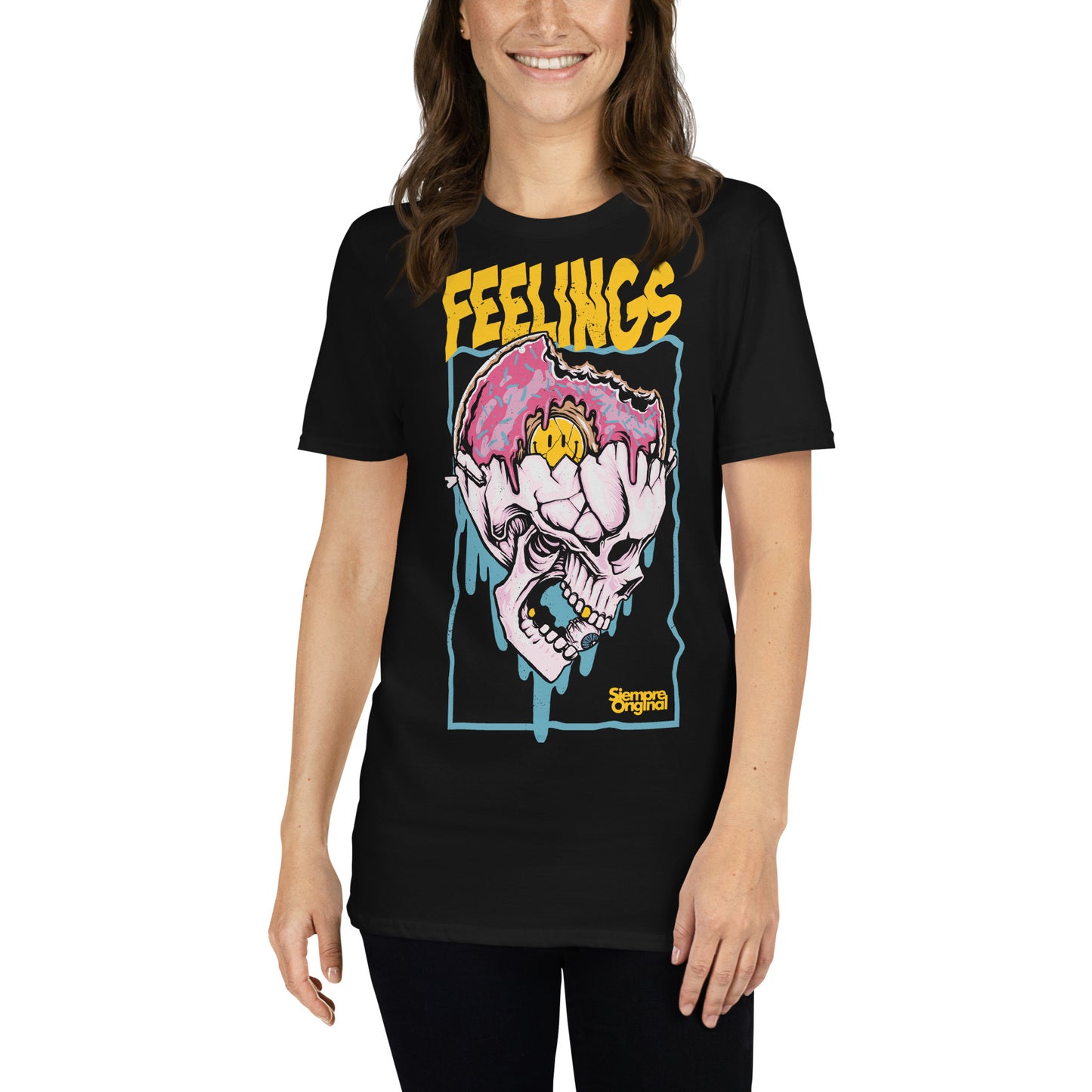 mujer con camiseta skull feelings grunge negra