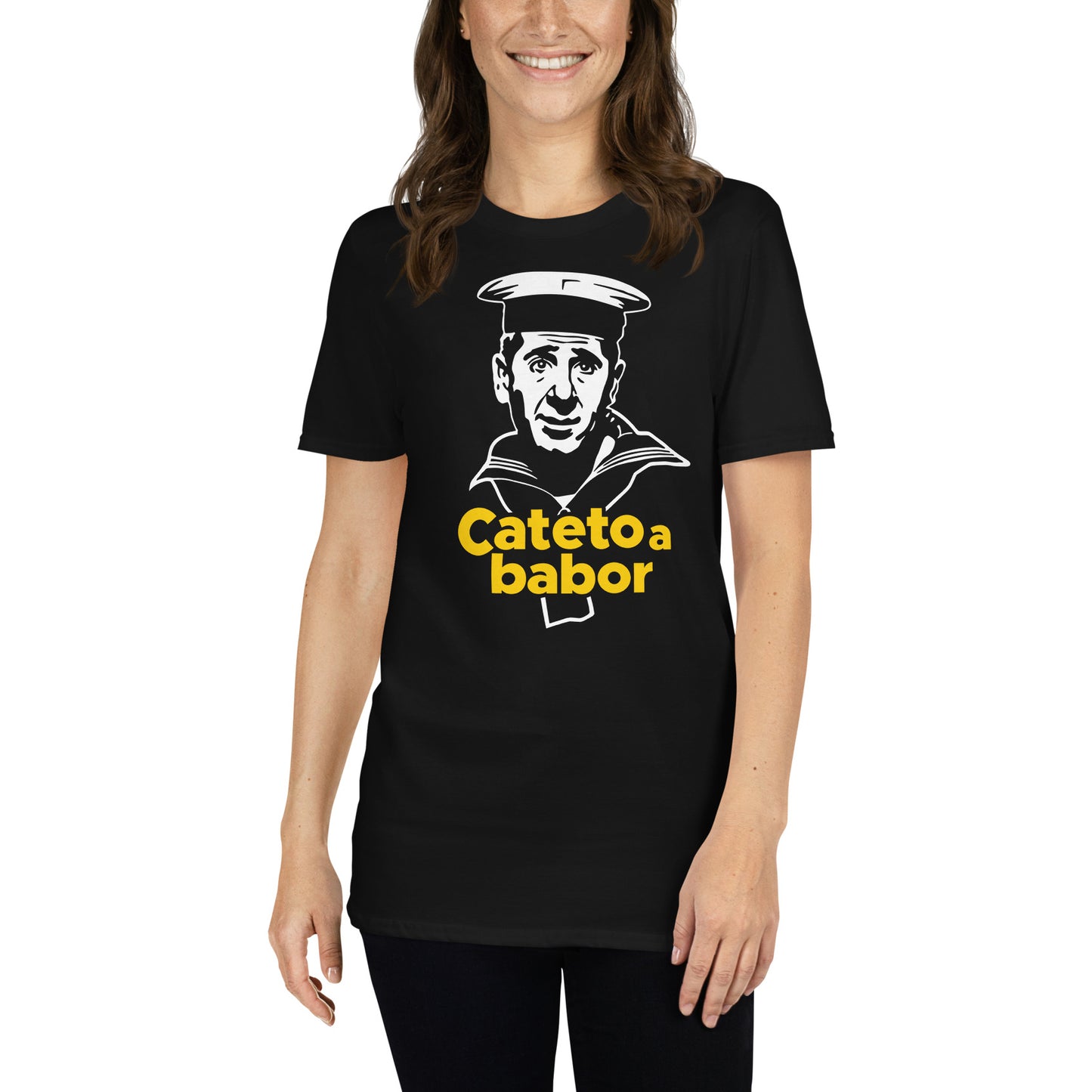 mujer con camiseta cateto a babor alfredo landa en color negro