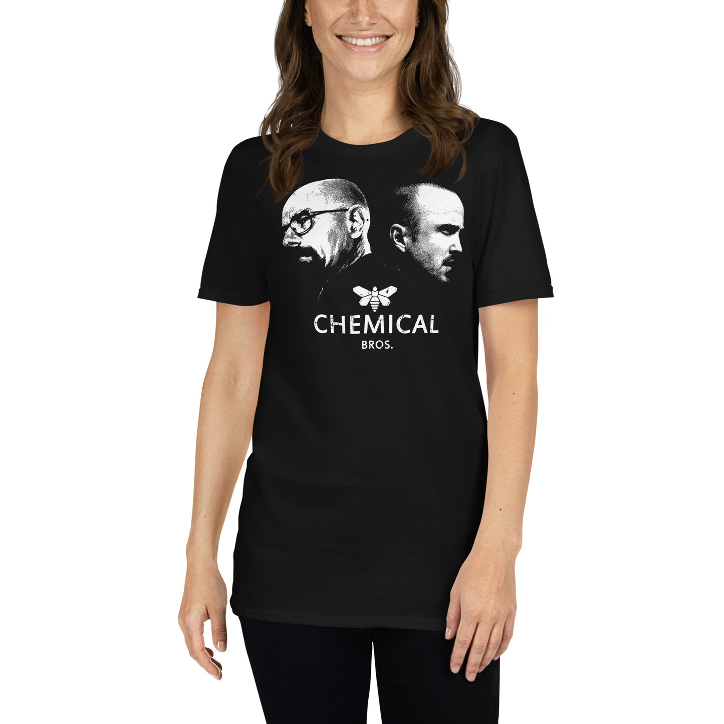 mujer con camiseta chemical bros breaking bad heisenberg pinkman en color negro
