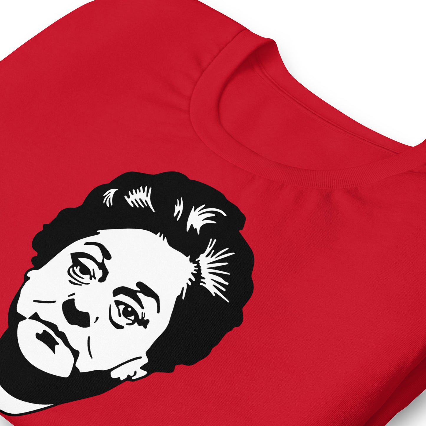 detalle de camiseta como esta el servicio rafaela aparicio en color rojo