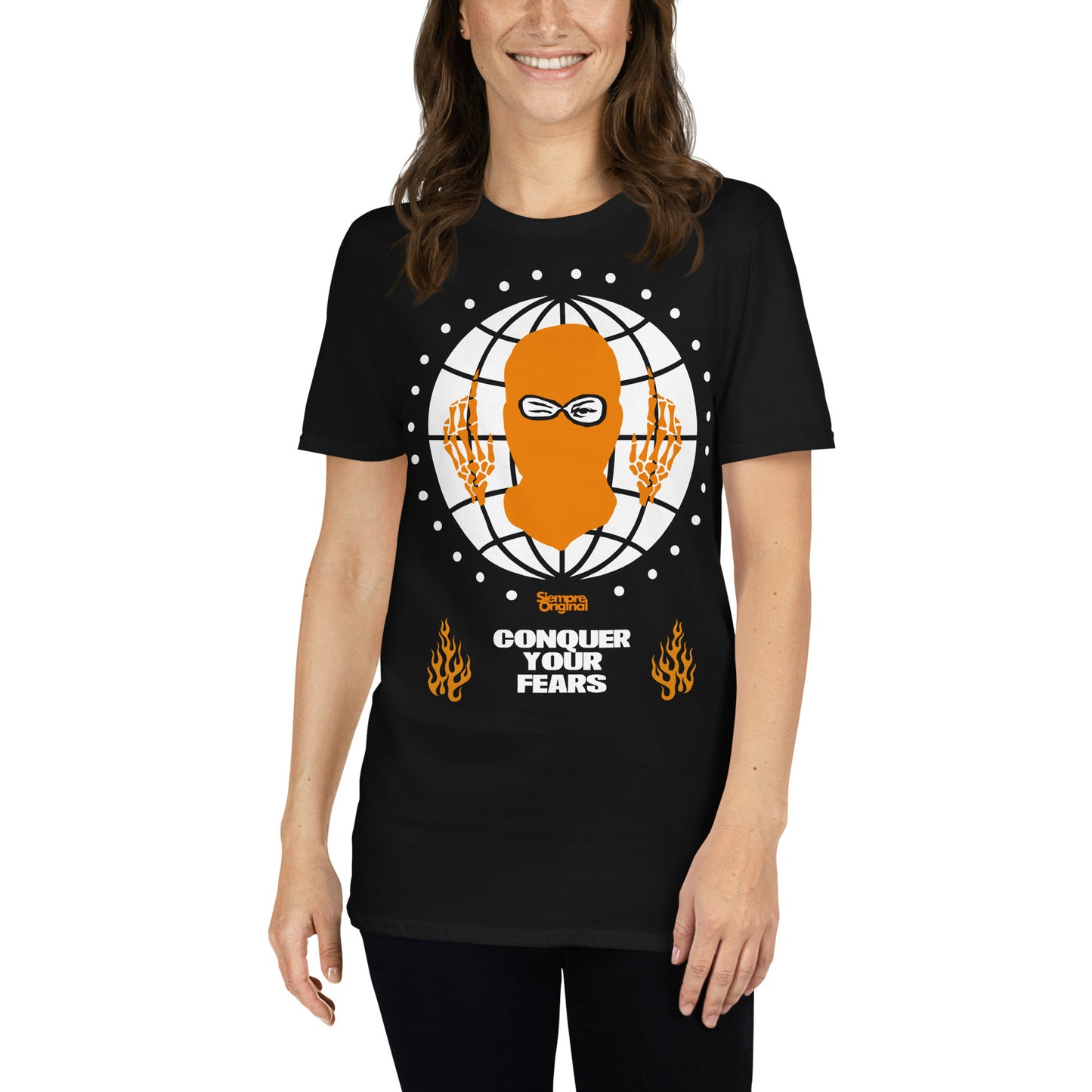 mujer con camiseta conquer your fears gangsta siempre original urban en color negro