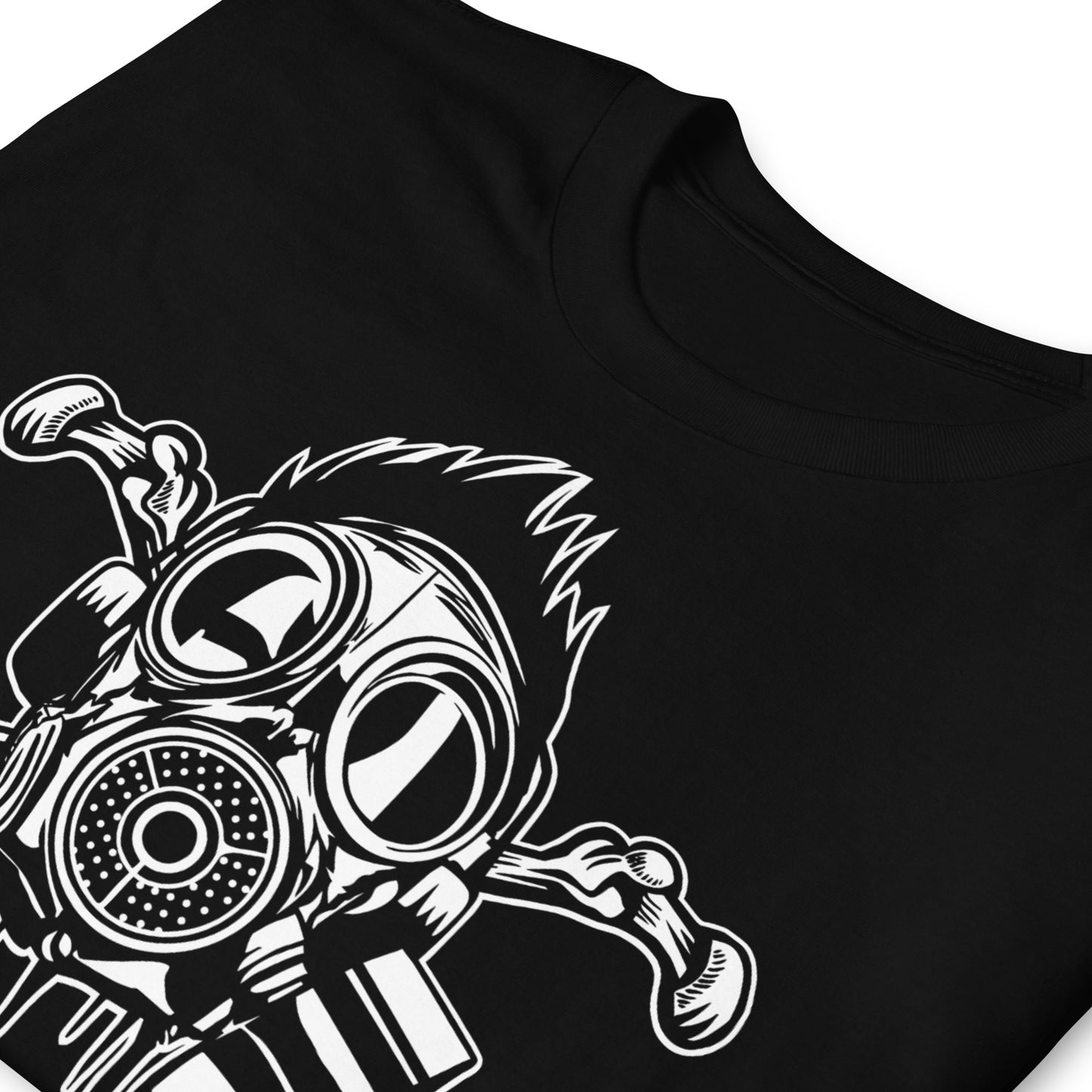 detalle de camiseta cross bones gasmask bandera pirata siempre original urban en color negro