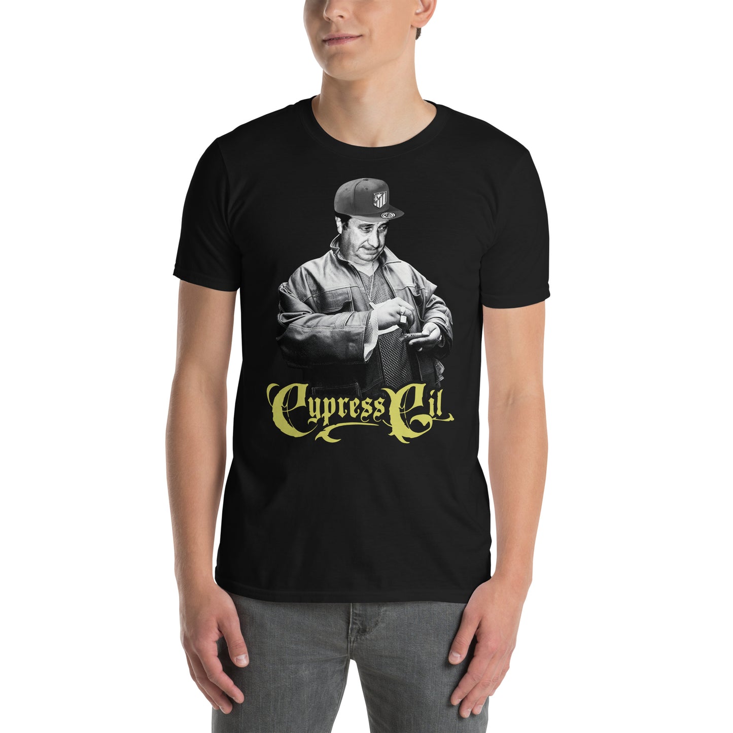 hombre con camiseta cypress hill jesus gil urban hip hop en color negro