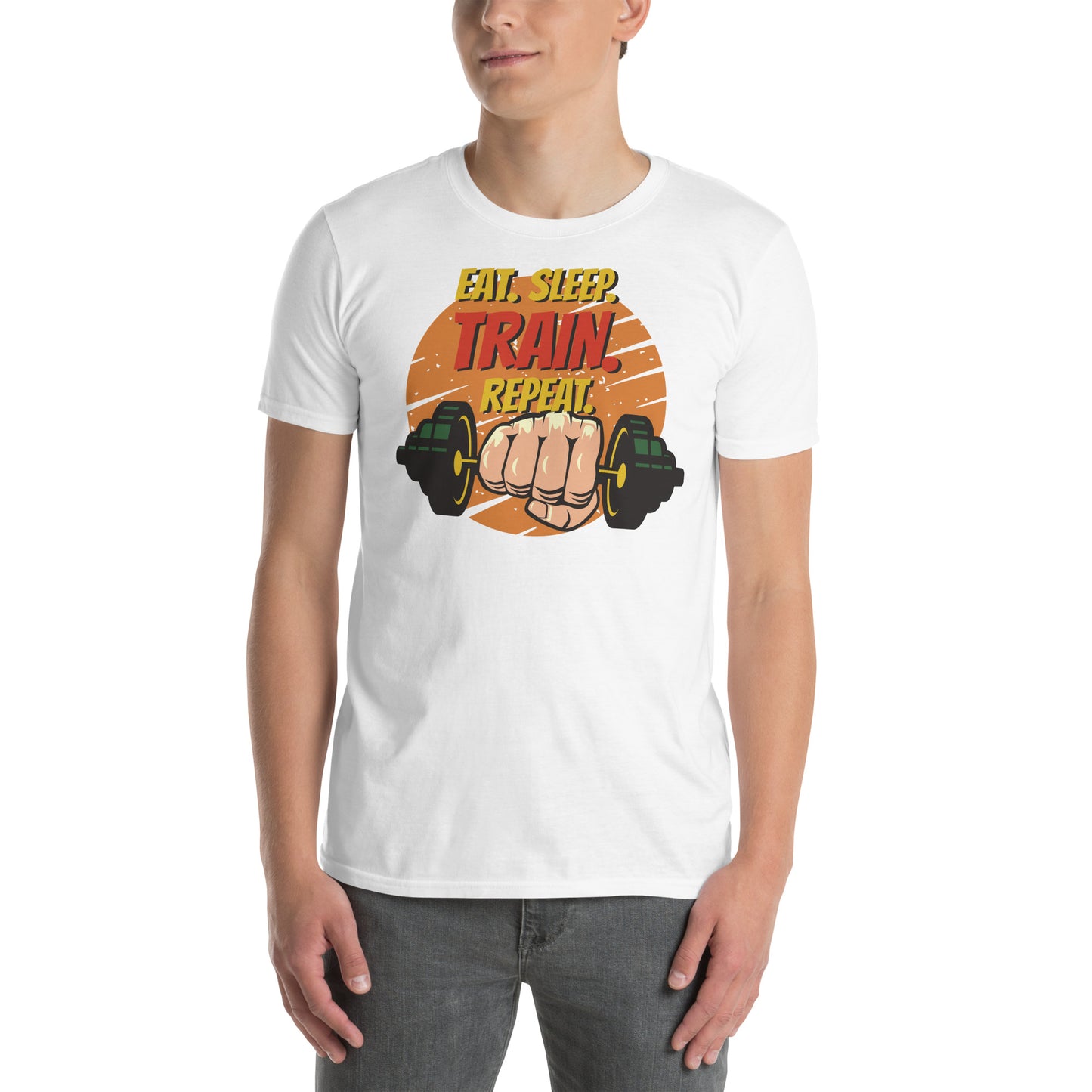 hombre con camiseta eat sleep train repeat gym gimnasio fitness en color blanco