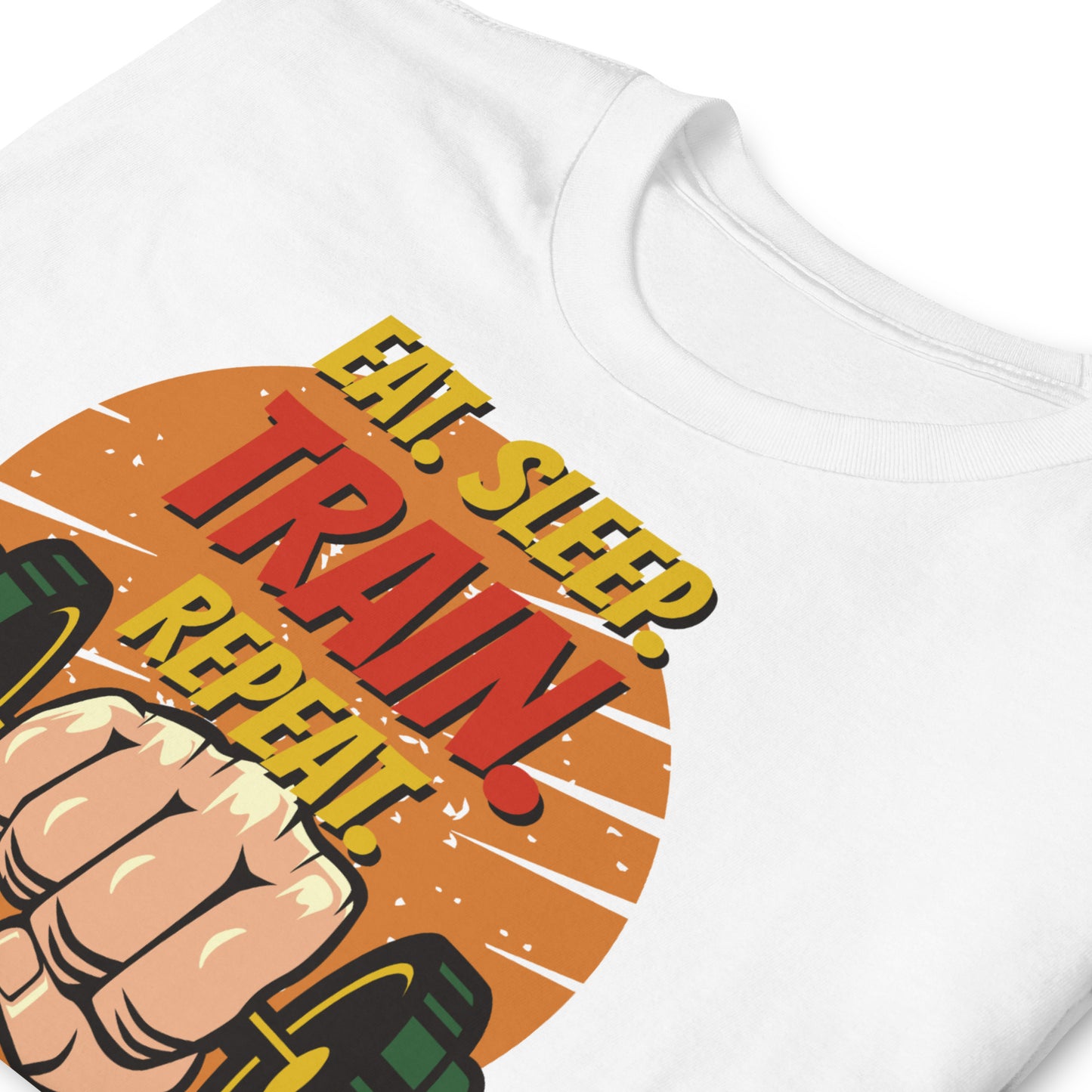 detalle de camiseta eat sleep train repeat gym gimnasio fitness en color blanco