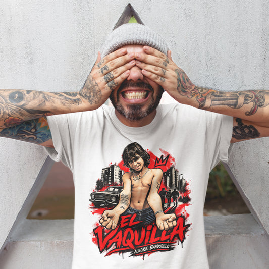 hombre con camiseta el vaquilla alegre bandolero blanca