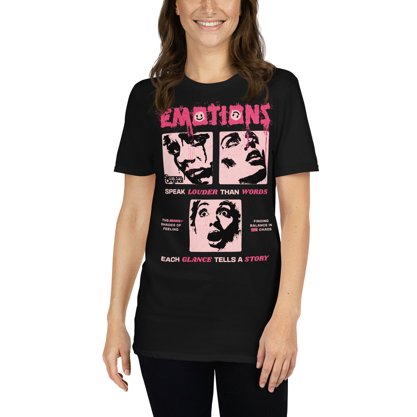 mujer con camiseta emociones urbana negra