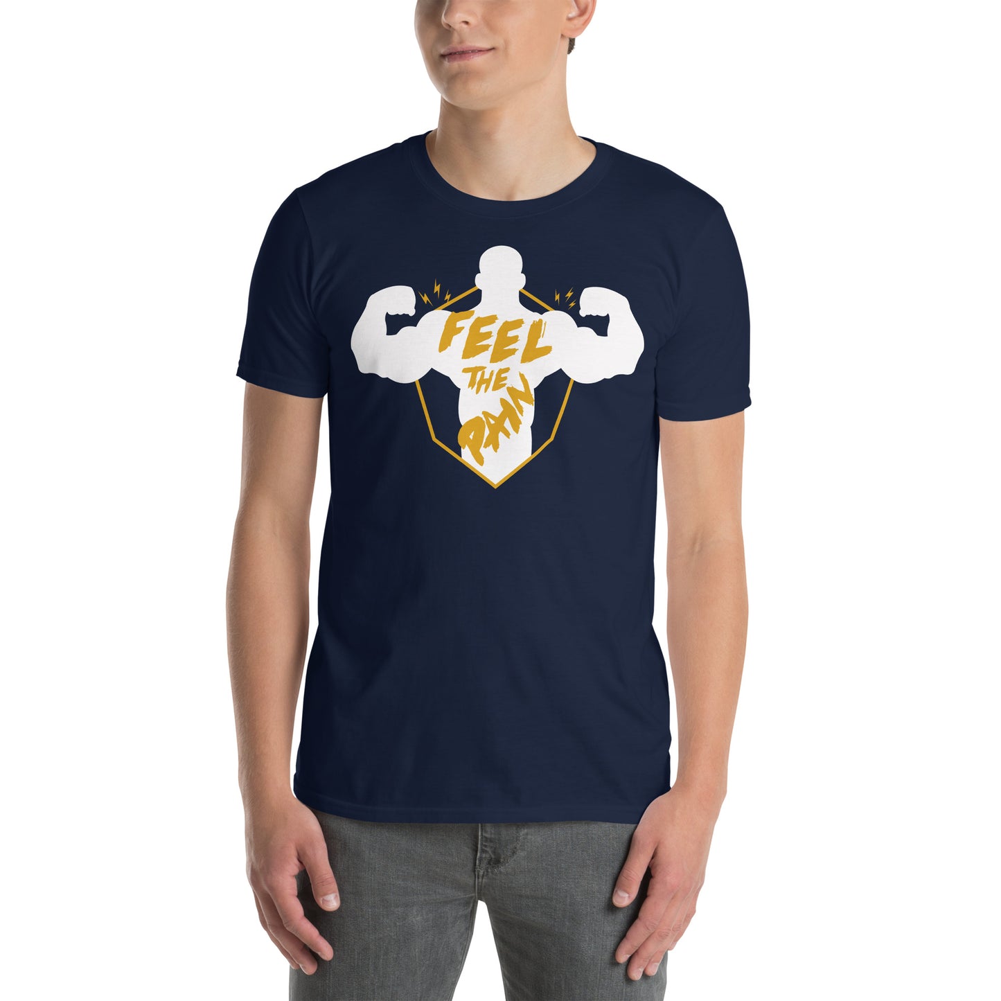 hombre con camiseta feel the pain siente el dolor gym gimnasio fitness en color azul marino