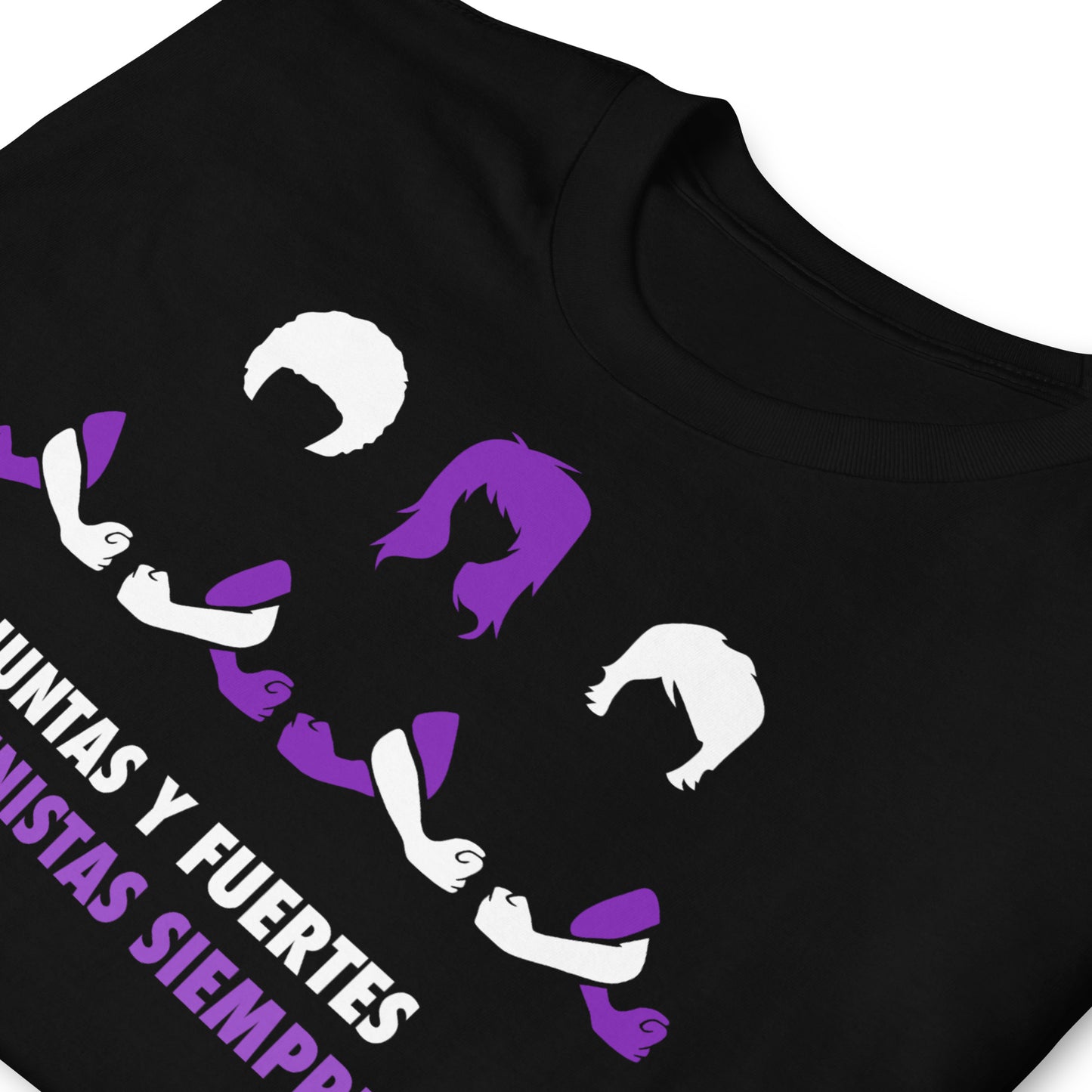 detalle de camiseta feminista mujeres unidas negra