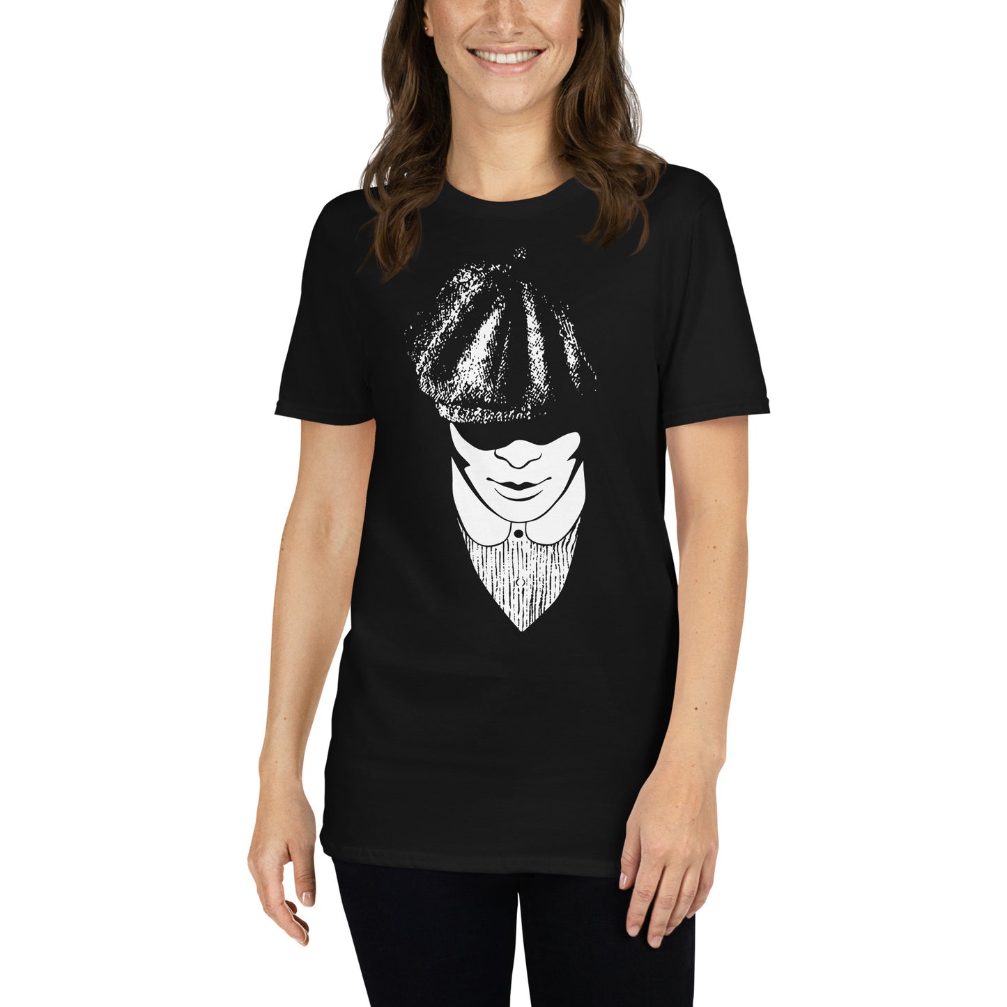 mujer con camiseta tommy shelby peaky blinders negra