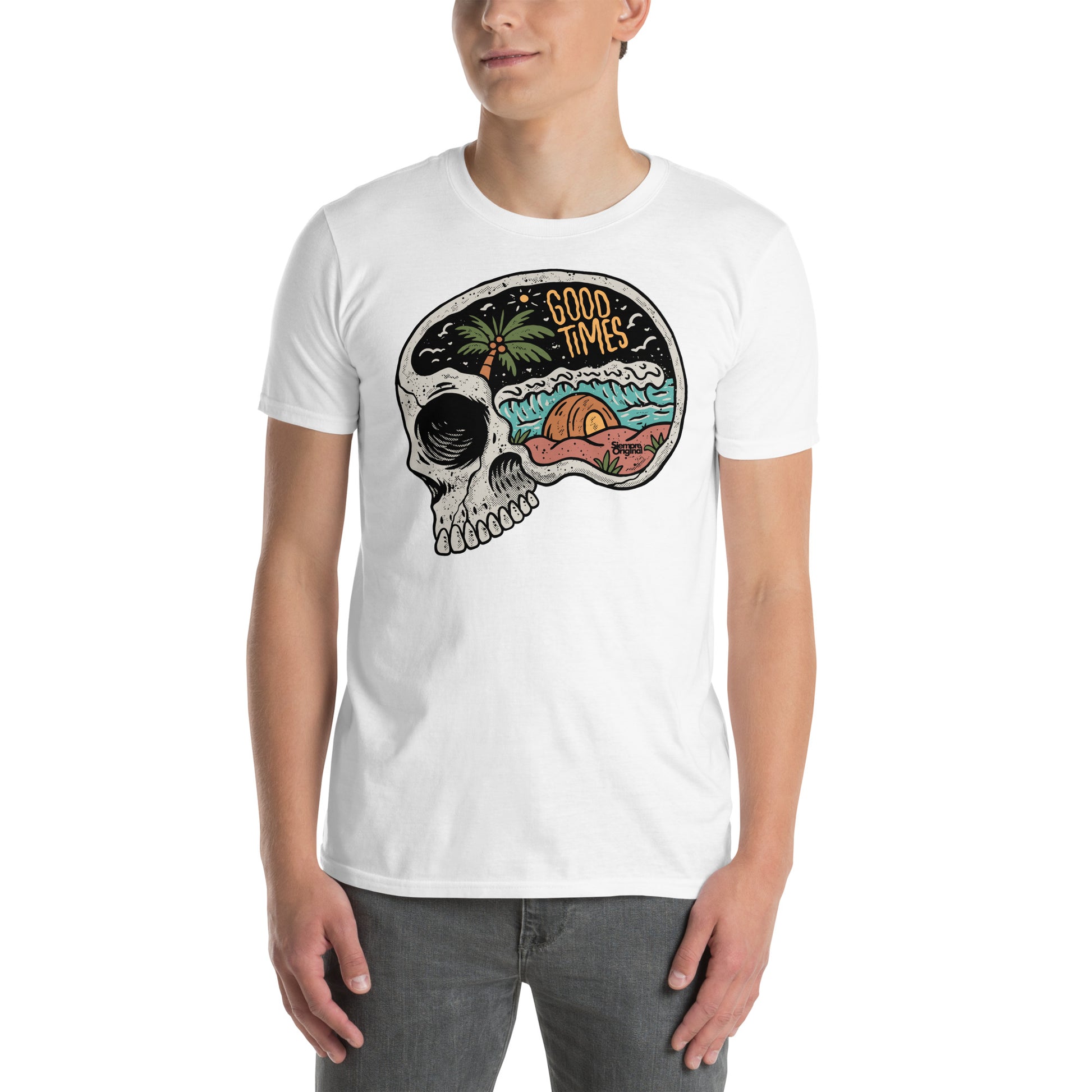 hombre con camiseta good times surf skull verano playa siempre original urban en color blanco