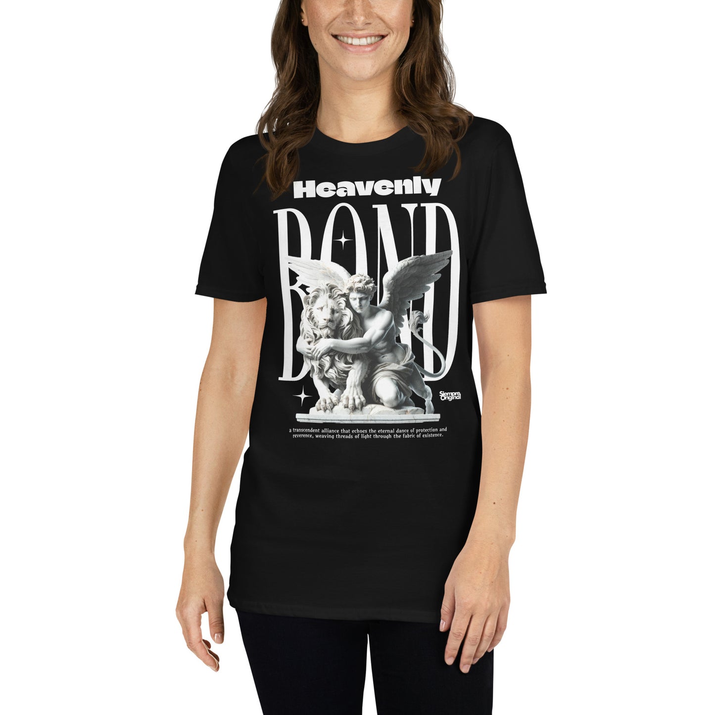 mujer con camiseta heavenly bond angel leon siempre original urban en color negro