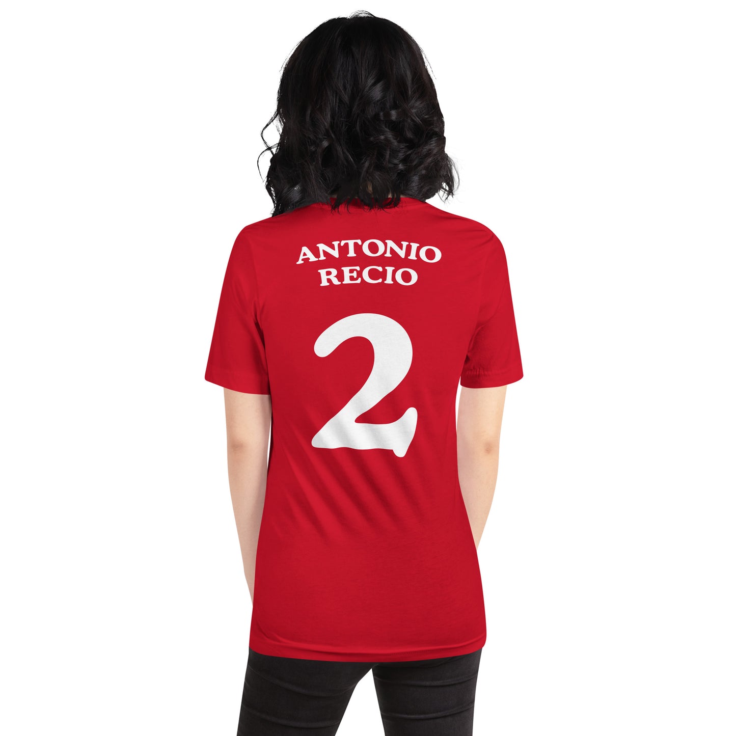 mujer con camiseta los leones de montepinar antonio recio roja