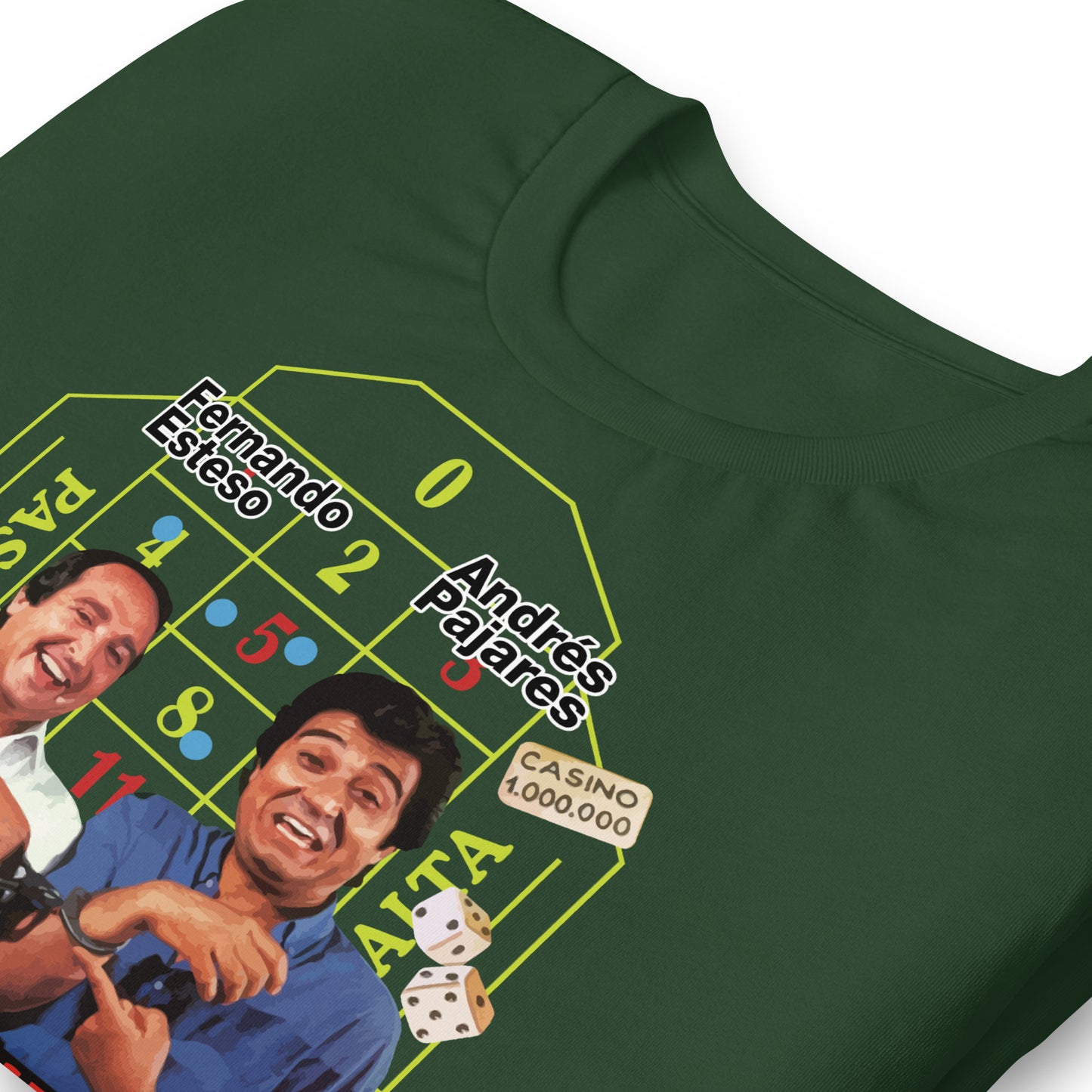 detalle de camiseta los liantes andres pajares fernando esteso en color verde botella
