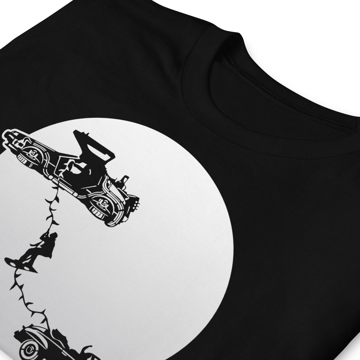 detalle de camiseta marty doc y biff regreso al futuro en color negro