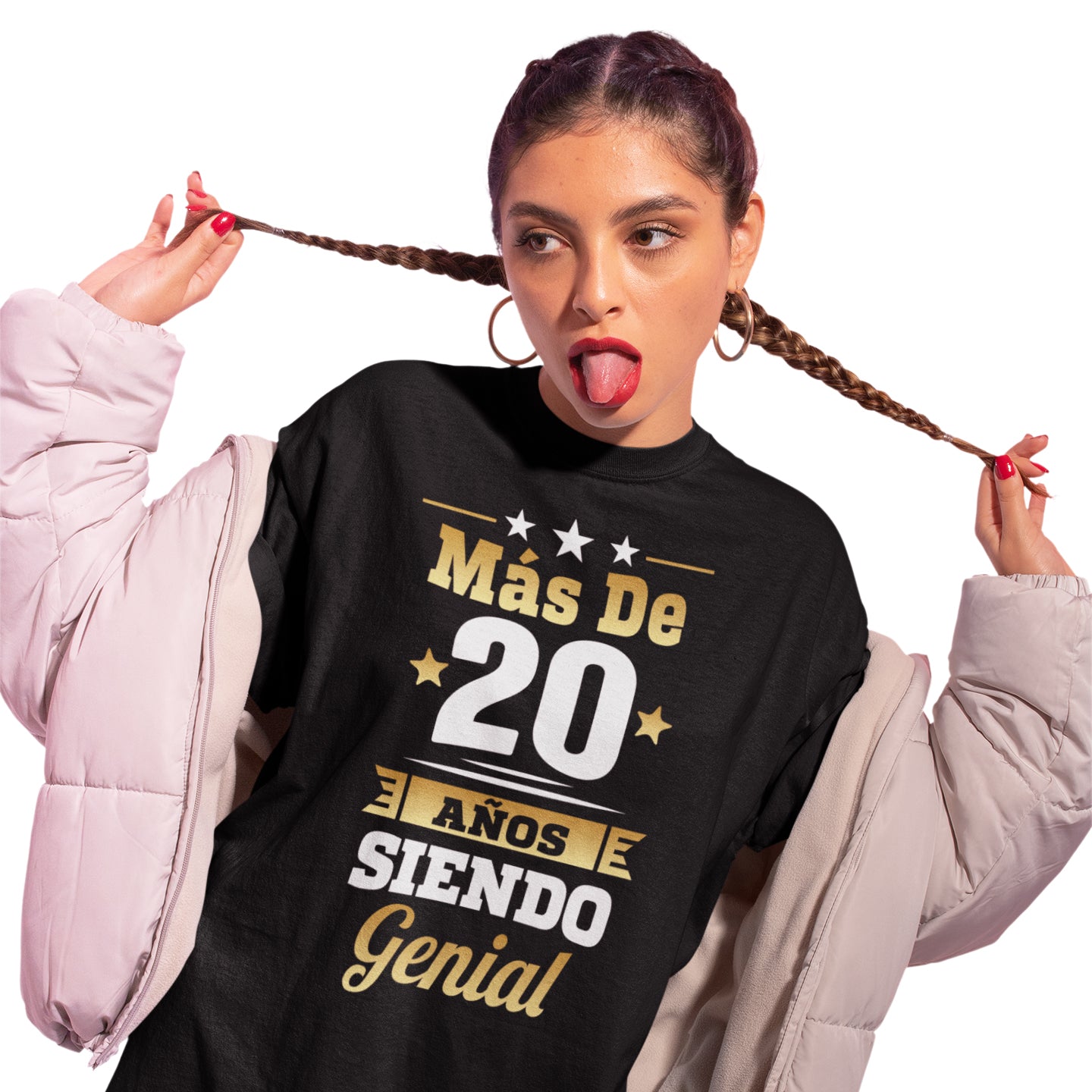 mujer con camiseta mas de 20 anos siendo genial regalo cumpleanos negra