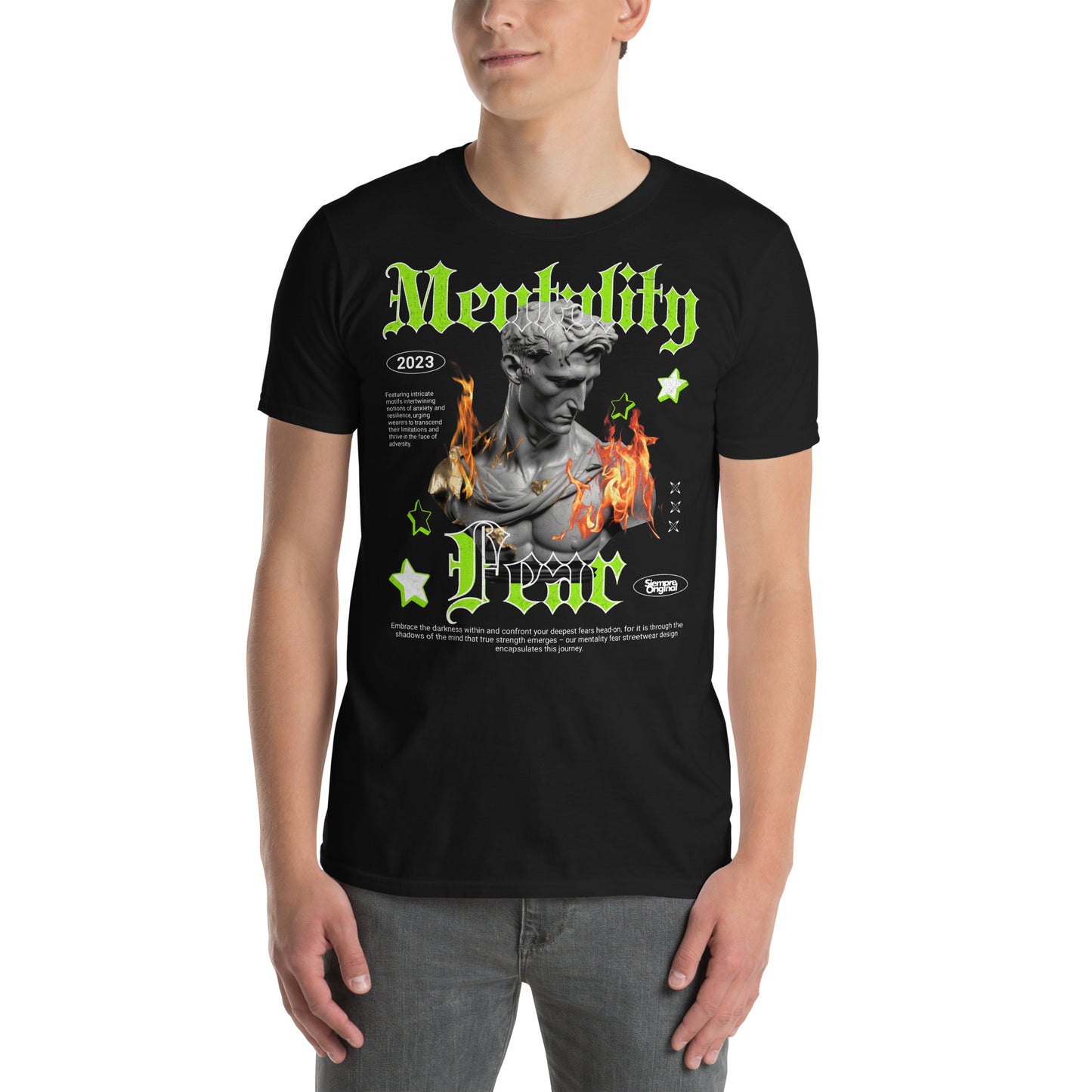 hombre con camiseta mentality over fear siempre original urban en color negro