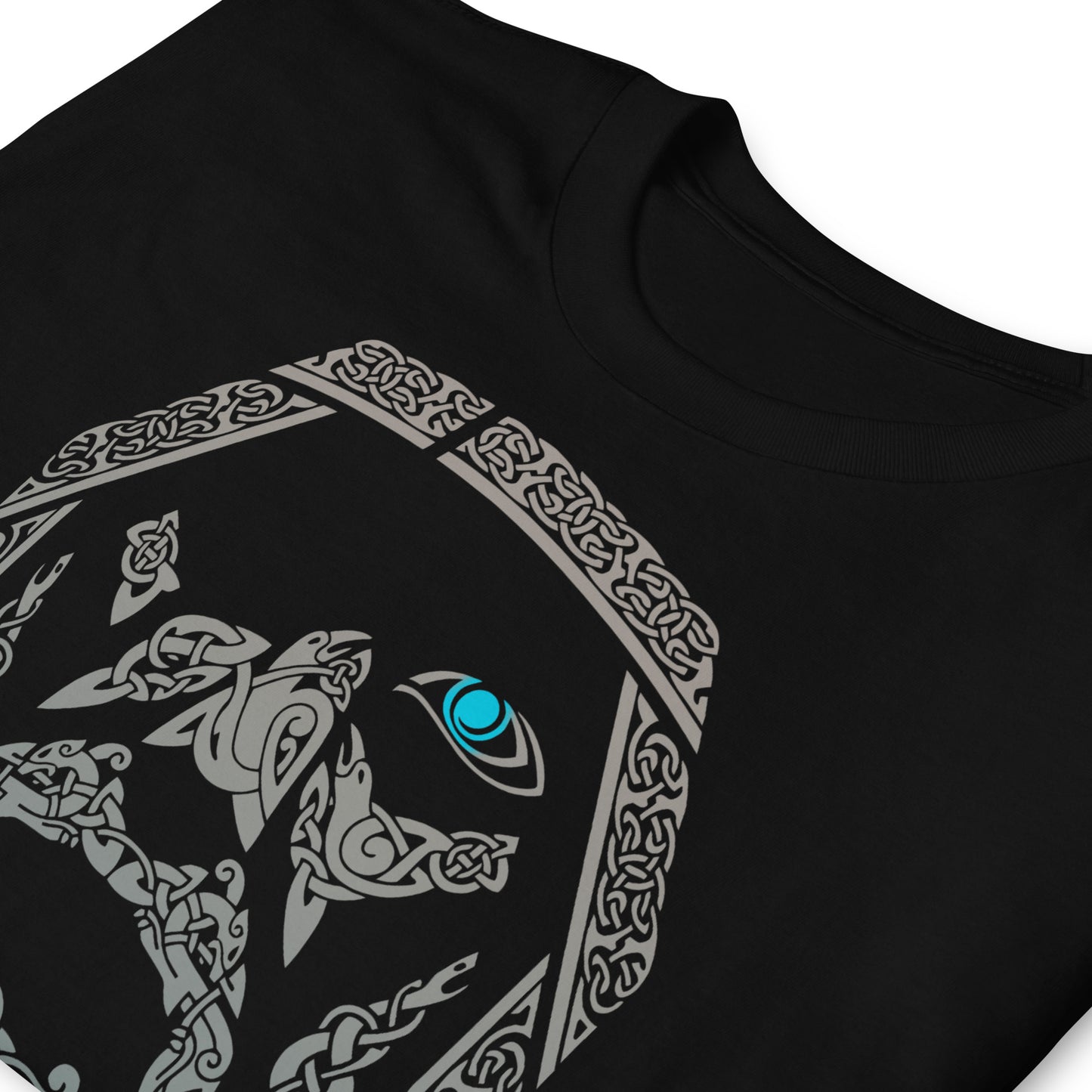 detalle de camiseta de odin vikingos en color negro