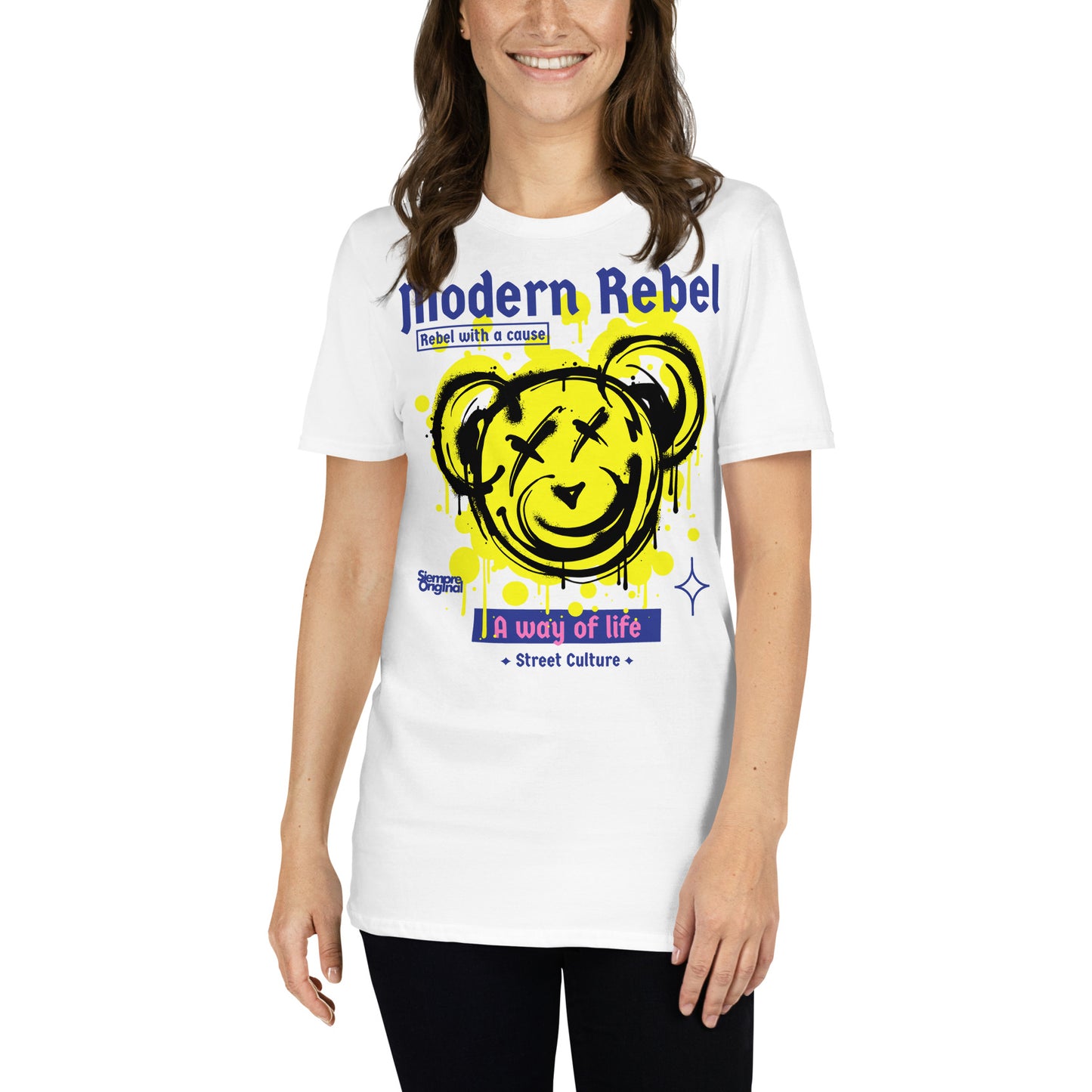 mujer con camiseta rebel with a cause teddy bear siempre original urban en color blanco