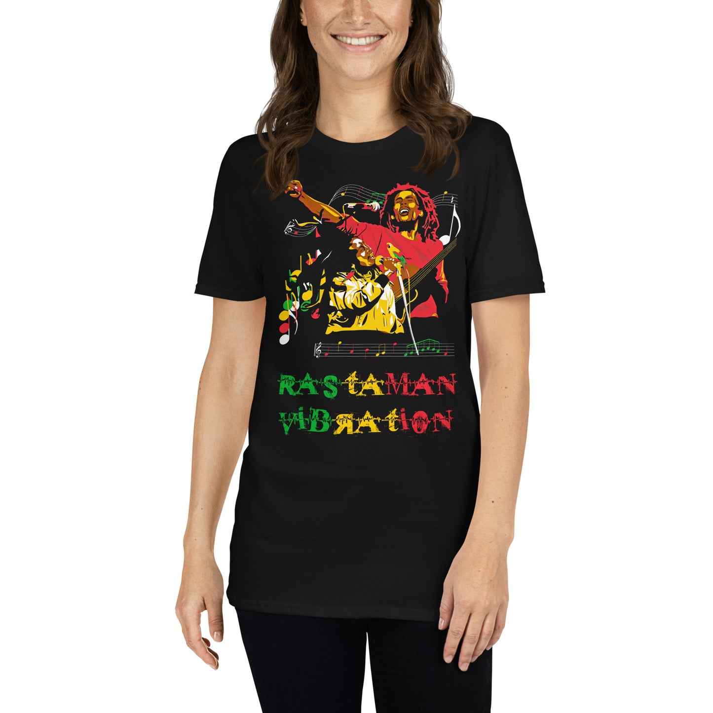 mujer con camiseta reggae rasta negra