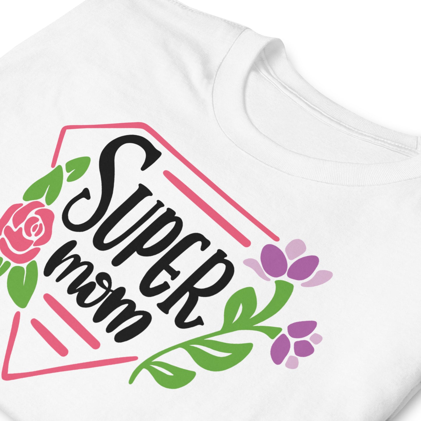 detalle de camiseta super mom flores blanca