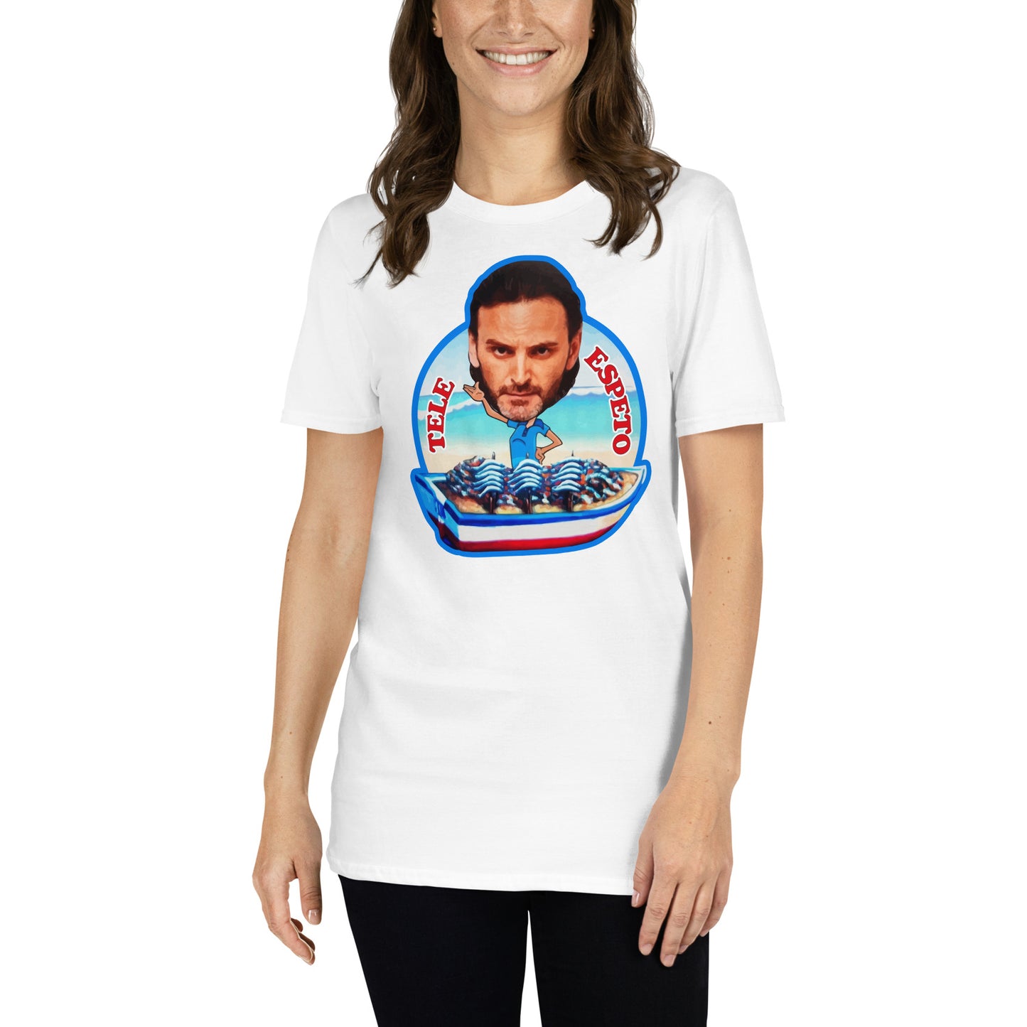 mujer con camiseta de tele espeto fermin trujillo de la que se avecina en color blanco