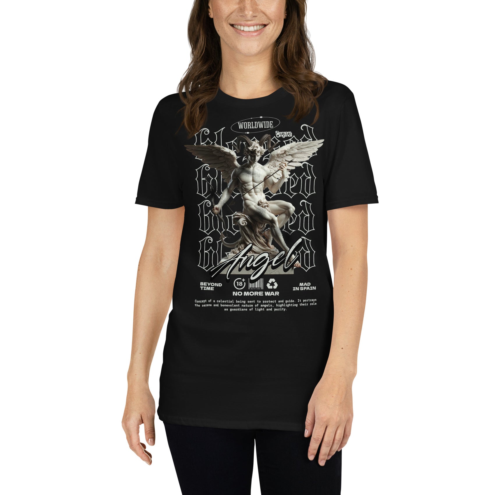 mujer con camiseta urbana angel blessed bendecido siempre original en color negro