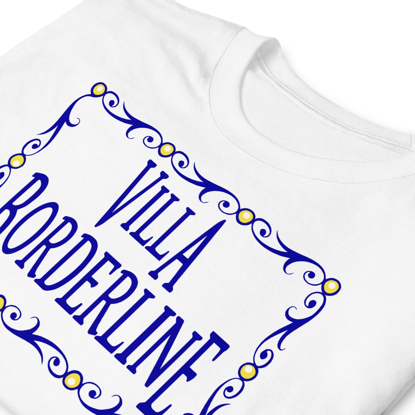 detalle de camiseta villa borderline amador la que se avecina en color blanco