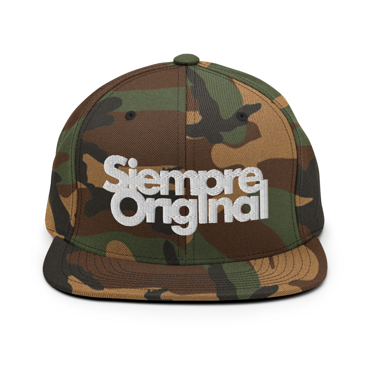 Chica con Gorra Snapback con logo Siempre Original bordado. Color Camuflaje.