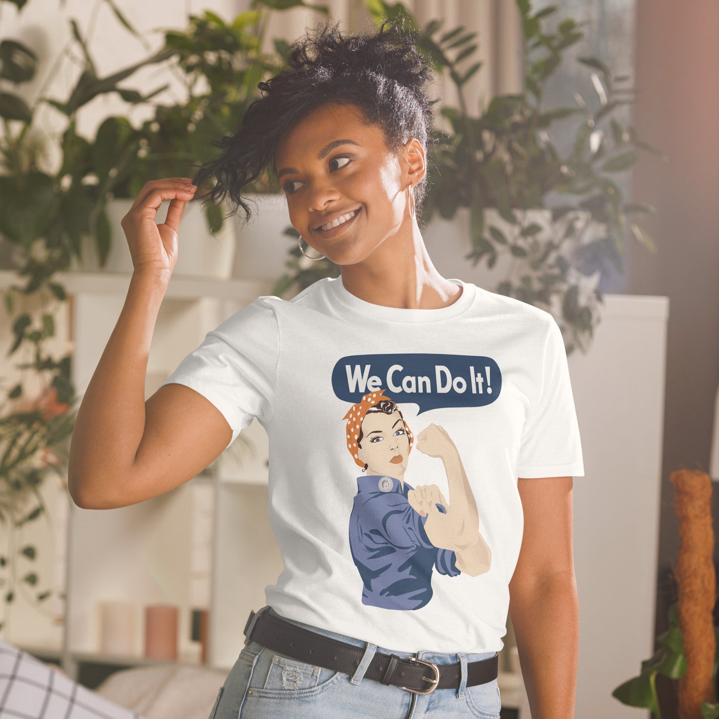 Camiseta feminista We Can Do It - Podemos Hacerlo. Color Blanco.