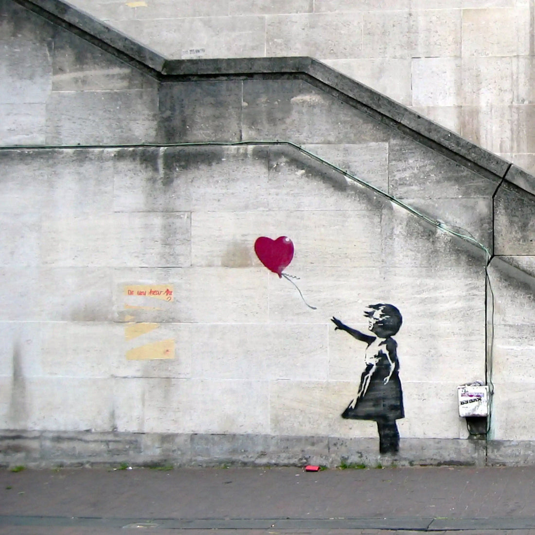Obra Girl with balloon de Banksy pintada en Londres en 2002