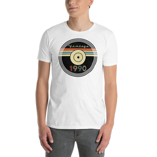 Hombre con camiseta blanca 1990 Vintage con diseño retro de disco de vinilo
