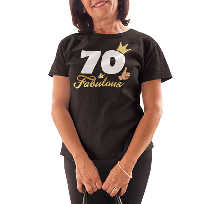 mujer con camiseta 70 and fabulous regalo cumpleanos negra