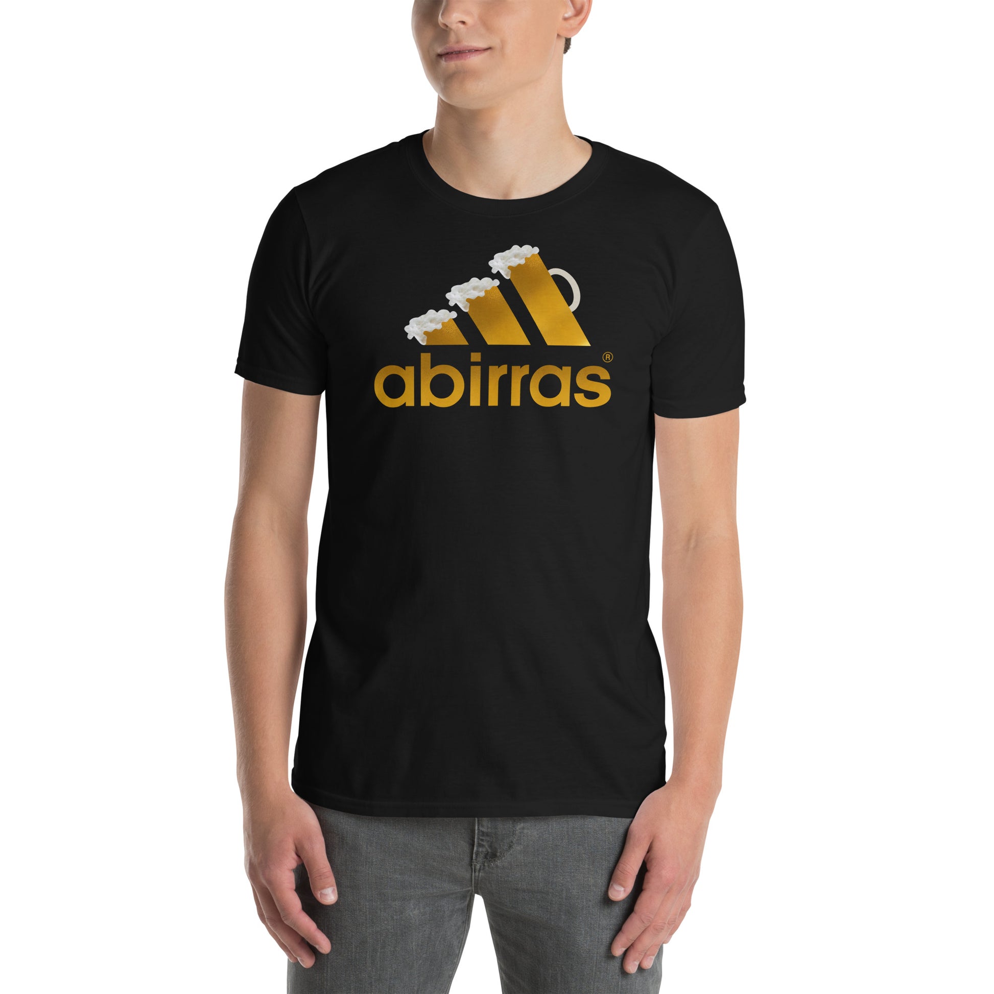 hombre con camiseta abirras cerveza en color negro
