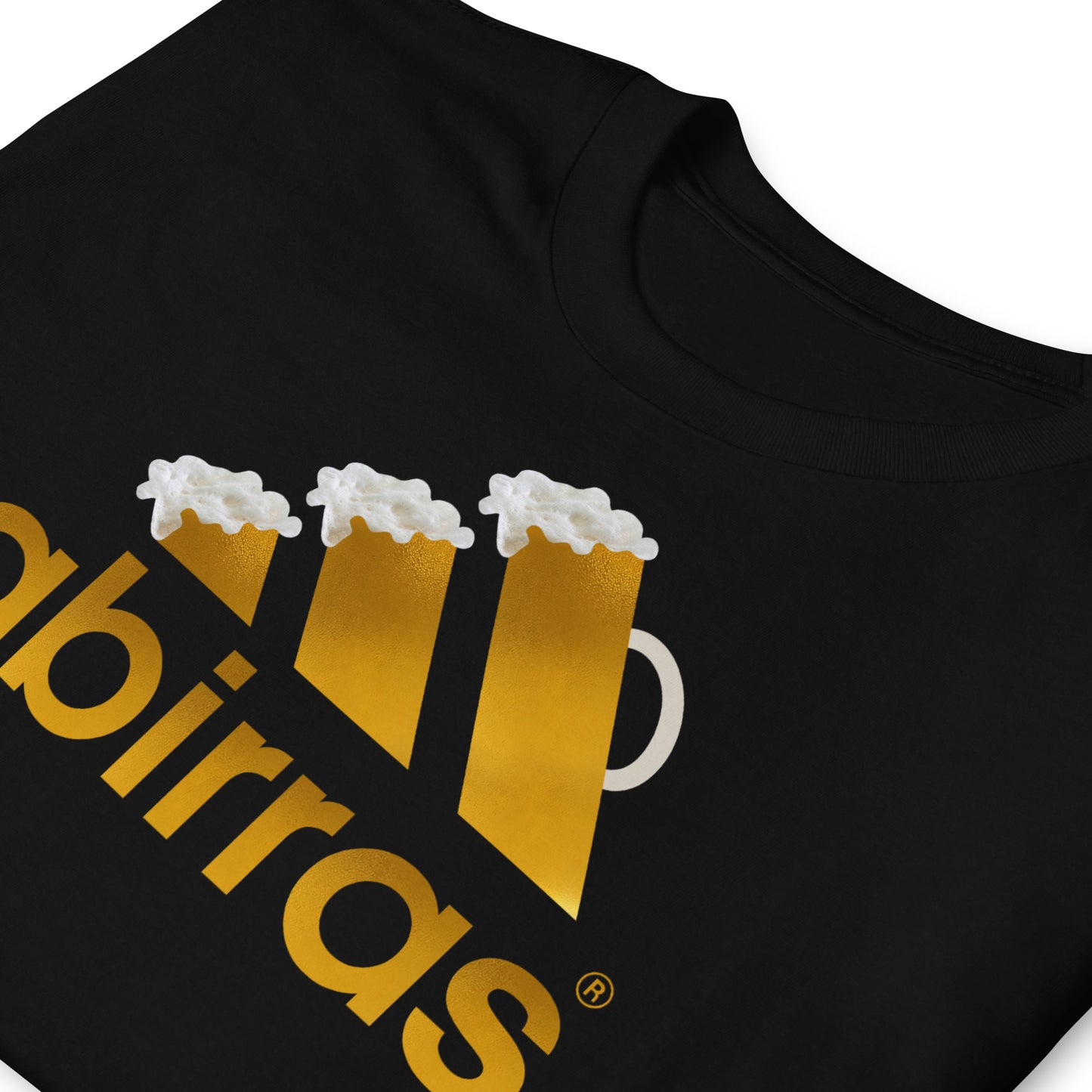 detalle de camiseta abirras cerveza adidas en color negro