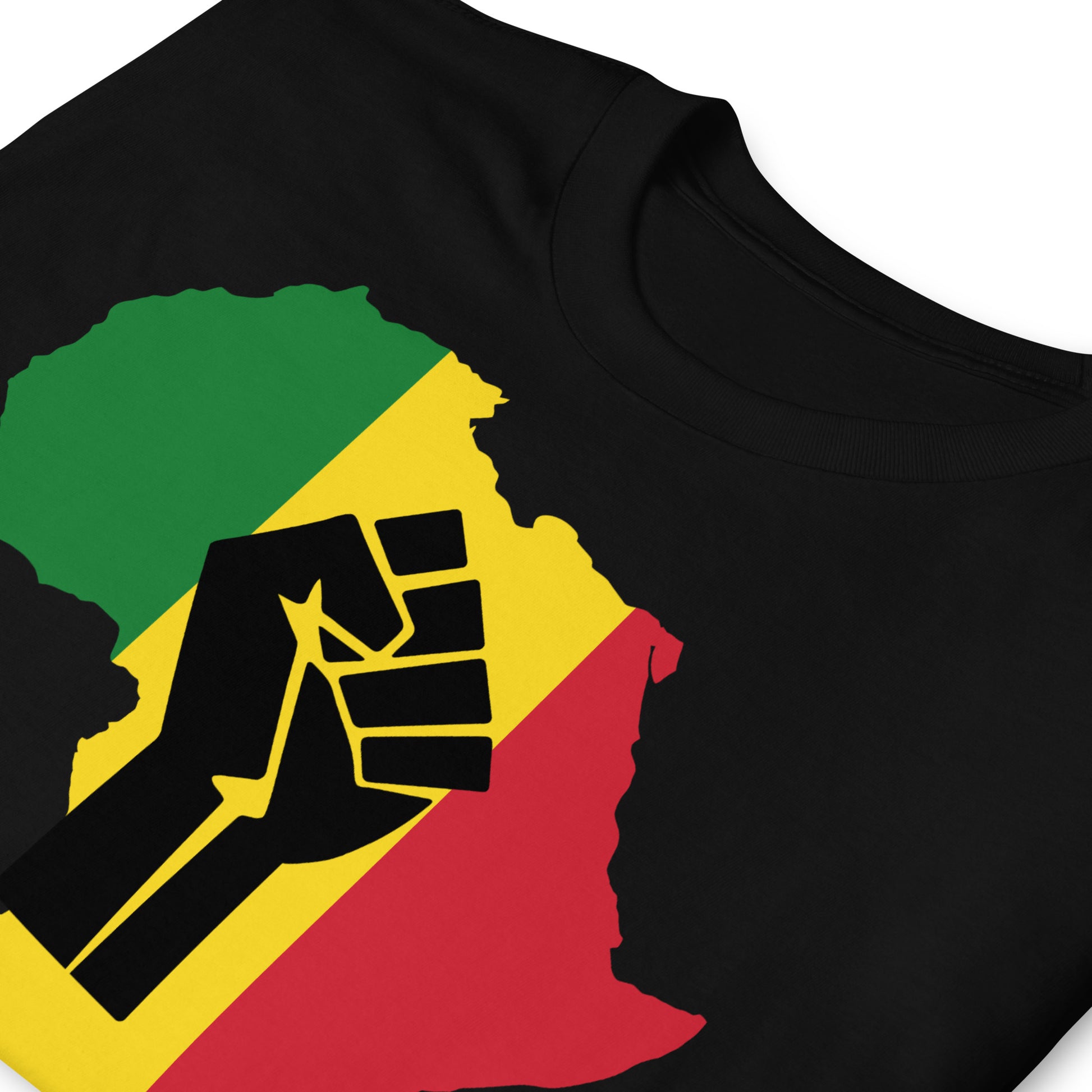 detalle de camiseta africa revolution negra