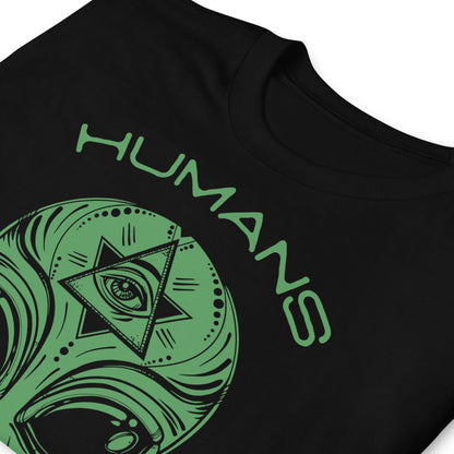 detalle de camiseta alien humans arent real negra