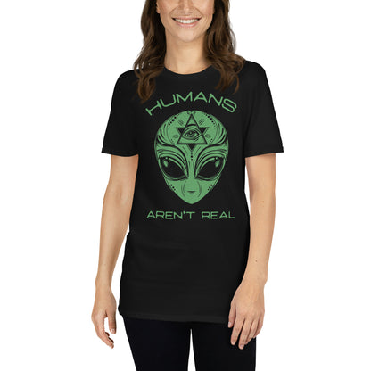 mujer con camiseta alien humans arent real negra