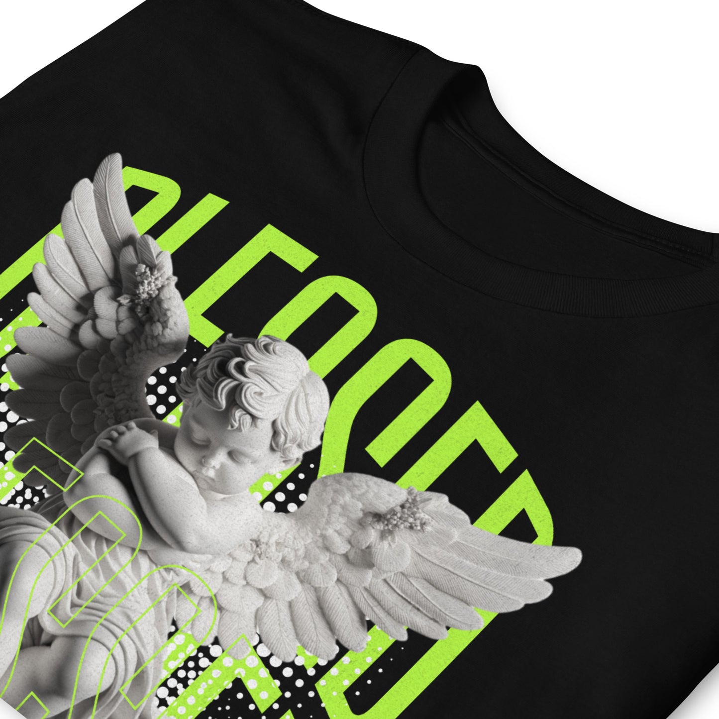 detalle de camiseta angel blessed negra