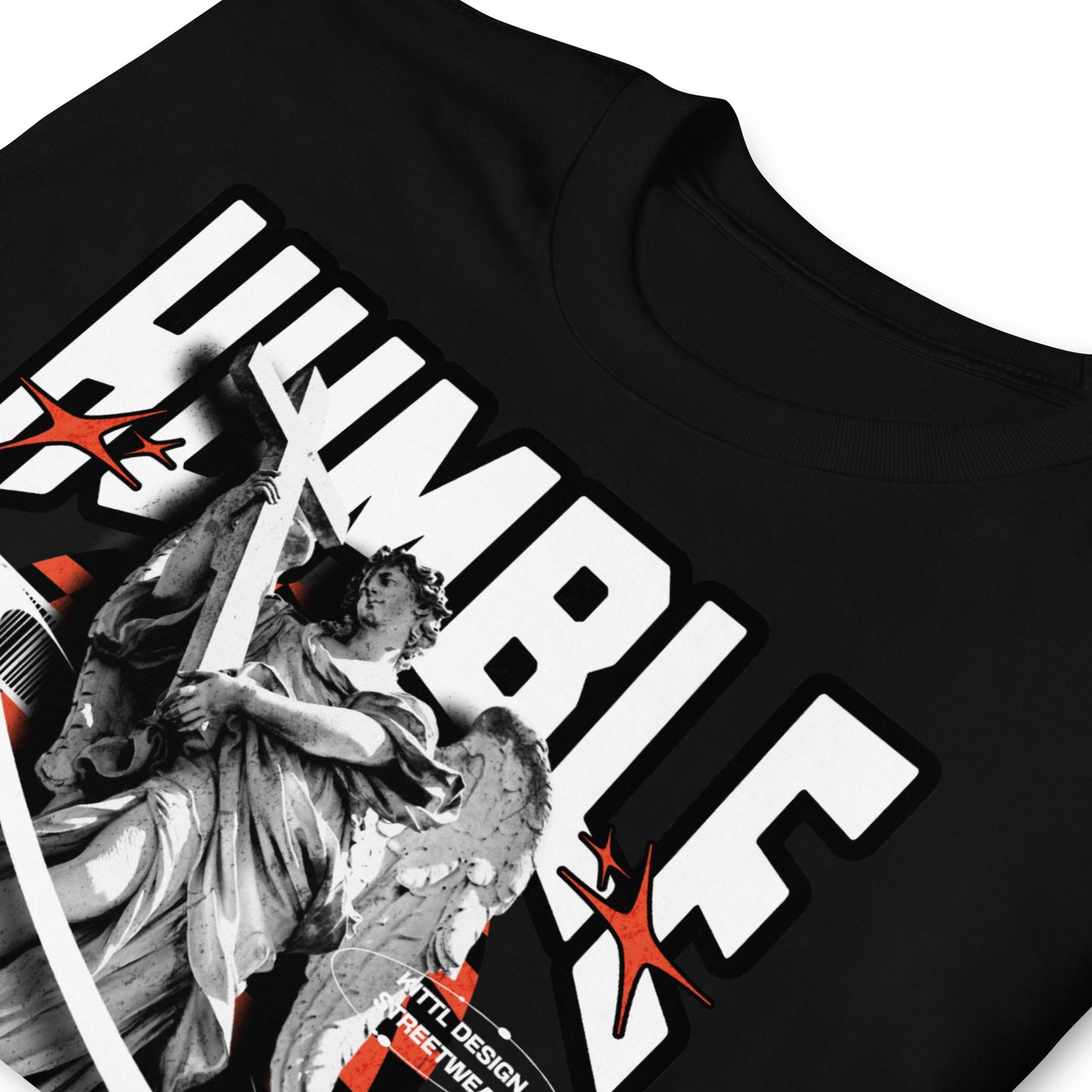 detalle de camiseta angel cruz negra