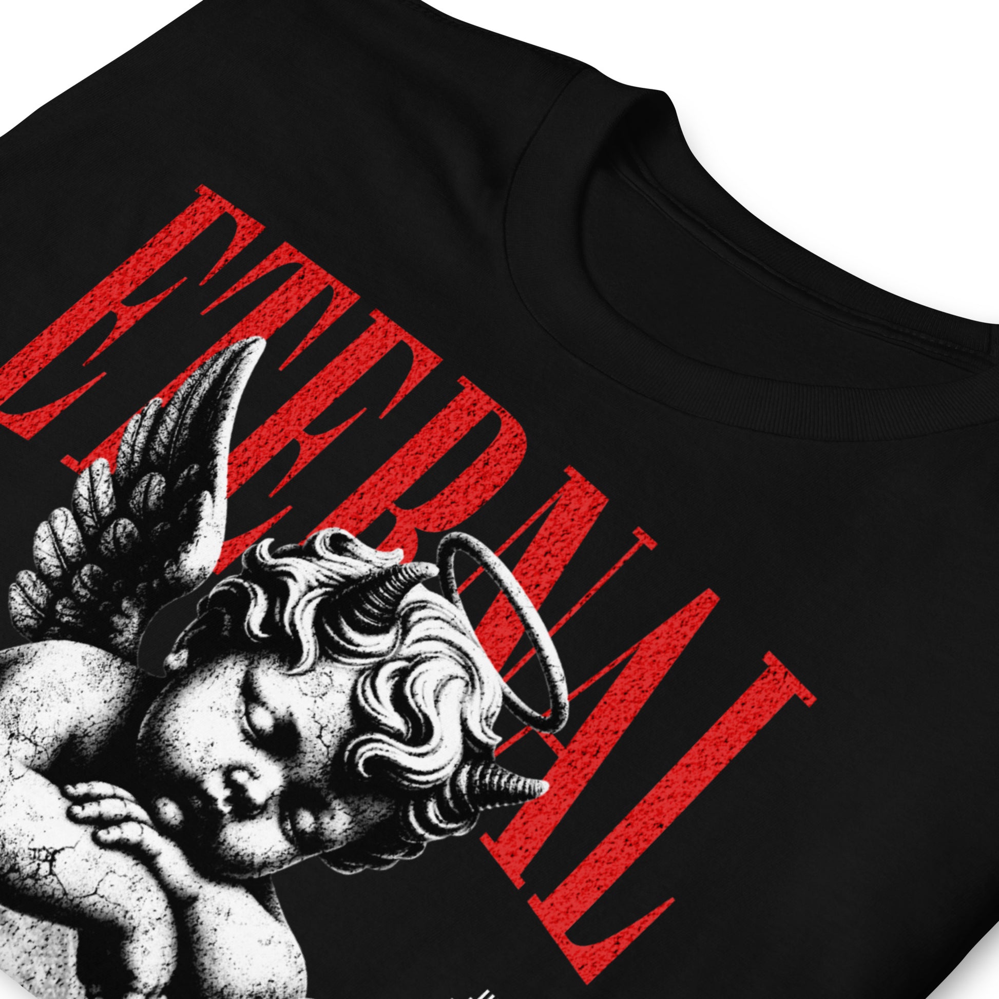 detalle de camiseta angel eternal negra