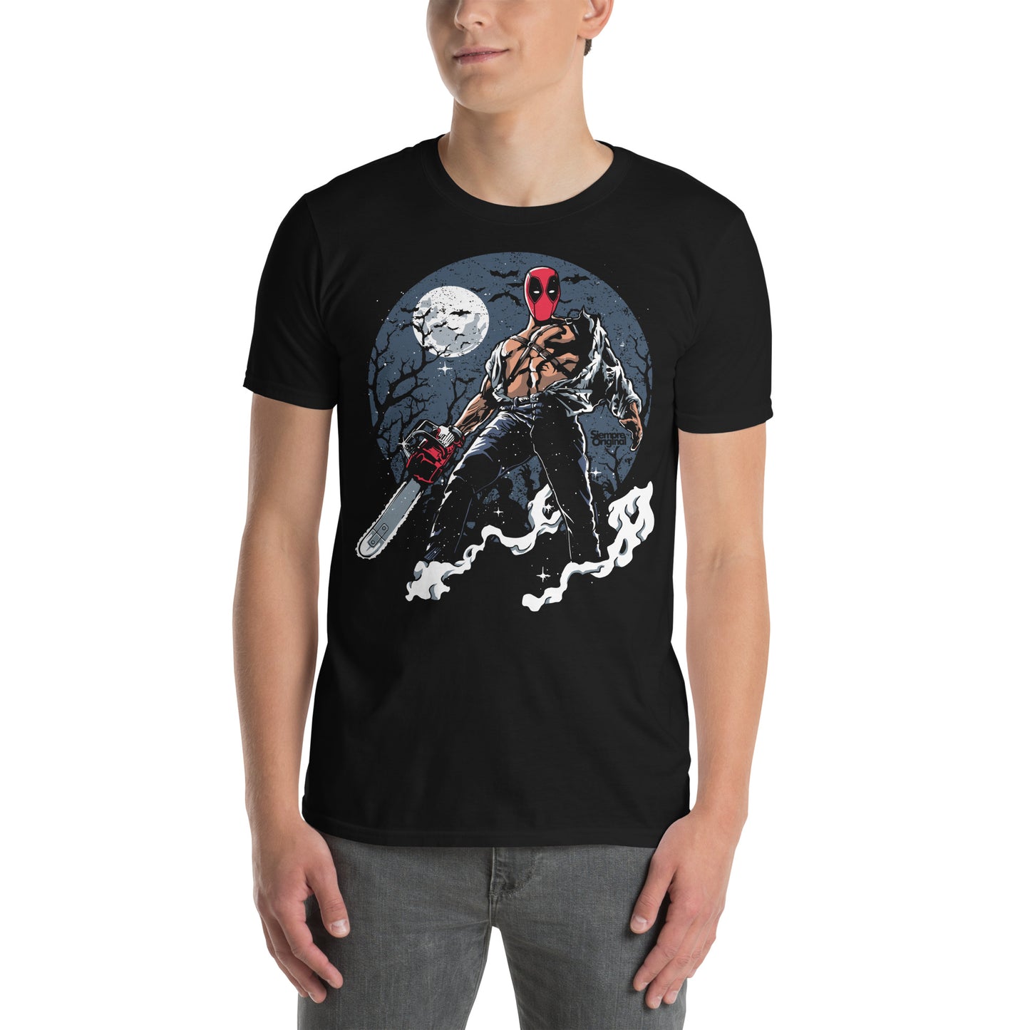 hombre con camiseta deadpool motosierra terror negra