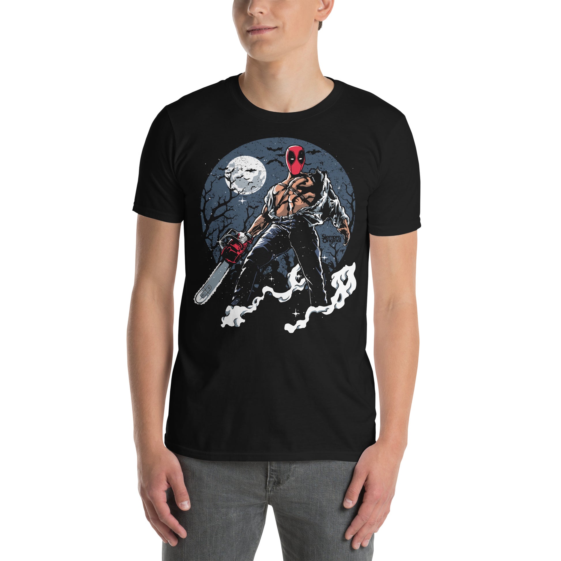 hombre con camiseta deadpool motosierra terror negra