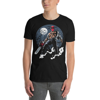 hombre con camiseta deadpool motosierra terror negra