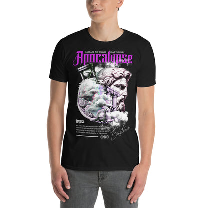hombre con camiseta apocalipsis dios griego negra